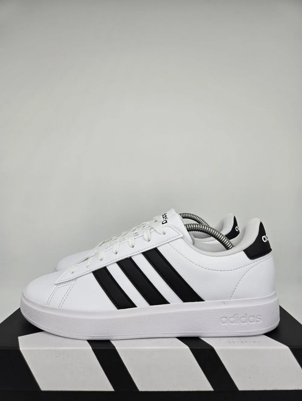 adidas Women's Grand Court 2.0 White Black Shoes Size 8.5
